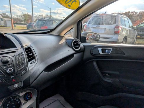 Used 2015 Ford Fiesta SE image 19