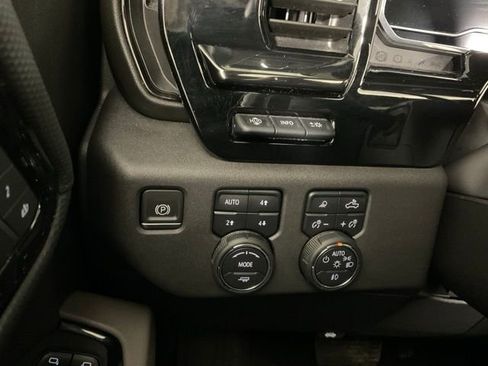 Used 2022 Chevrolet Silverado 1500 ZR2 w/ Technology Package image 29