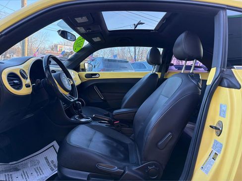 Used 2013 Volkswagen Beetle TDI image 9
