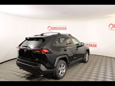 Used 2025 Toyota RAV4 XLE AWD/4WD image 8