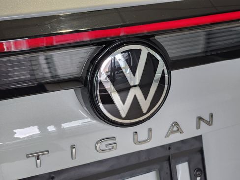 New 2026 Volkswagen Tiguan SEL R-Line AWD/4WD image 19