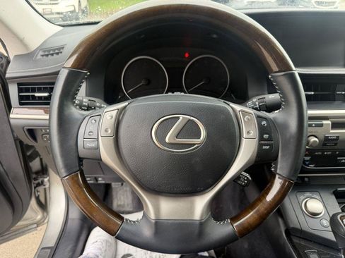 Used 2015 Lexus ES 350 w/ Premium Package FWD image 13