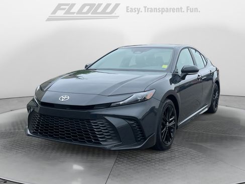 Used 2026 Toyota Camry SE FWD image 4