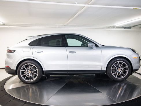 Certified 2024 Porsche Cayenne Coupe AWD/4WD image 8