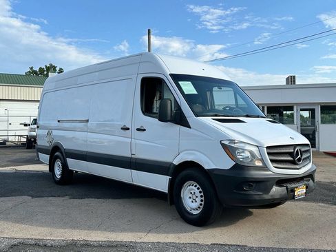 Used 2014 Mercedes-Benz Sprinter 2500 image 3