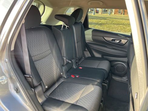 Used 2018 Nissan Rogue S image 21