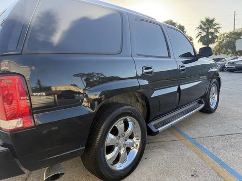 Used 2004 Cadillac Escalade AWD image 5