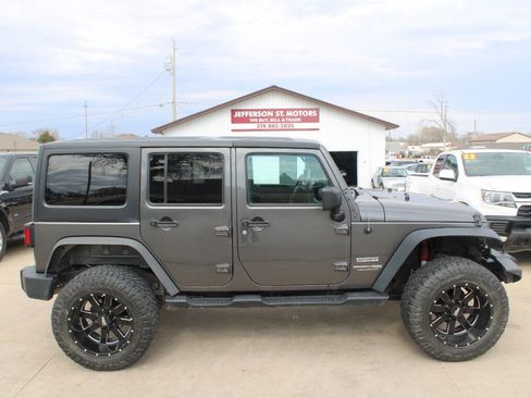Used 2018 Jeep Wrangler Unlimited Sport S AWD/4WD image 1