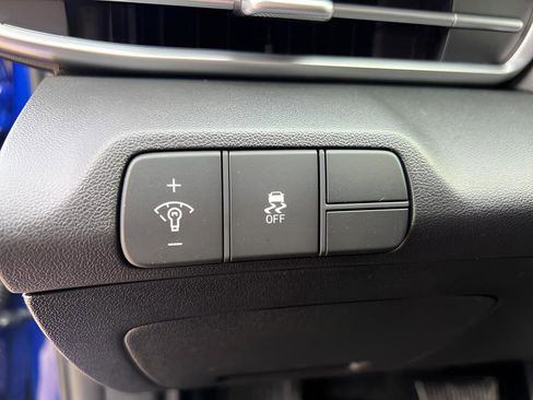 Used 2025 Hyundai Elantra SEL w/ Cargo Package image 19