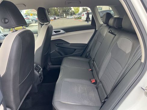Used 2025 Volkswagen Taos SE FWD image 23