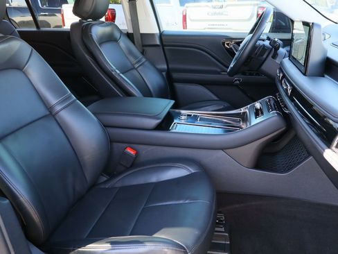 Used 2025 Lincoln Aviator Premiere w/ Jet Appearance Package image 29