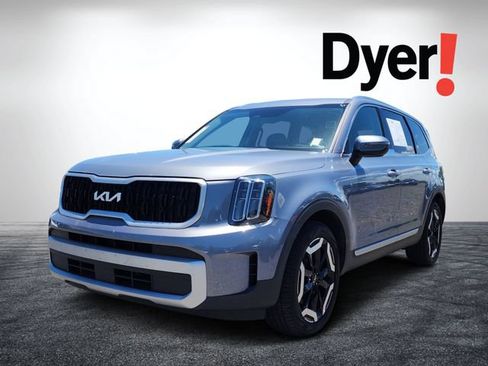 Certified 2024 Kia Telluride EX w/ EX Captain's Chair Package FWD image 9