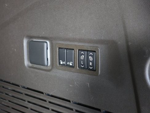 Used 2021 GMC Yukon XL Denali w/ Denali Premium Package image 49