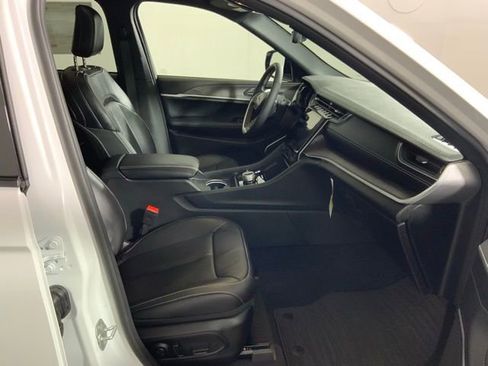 Used 2024 Jeep Grand Cherokee Limited 4xe w/ Luxury Tech Group II image 25