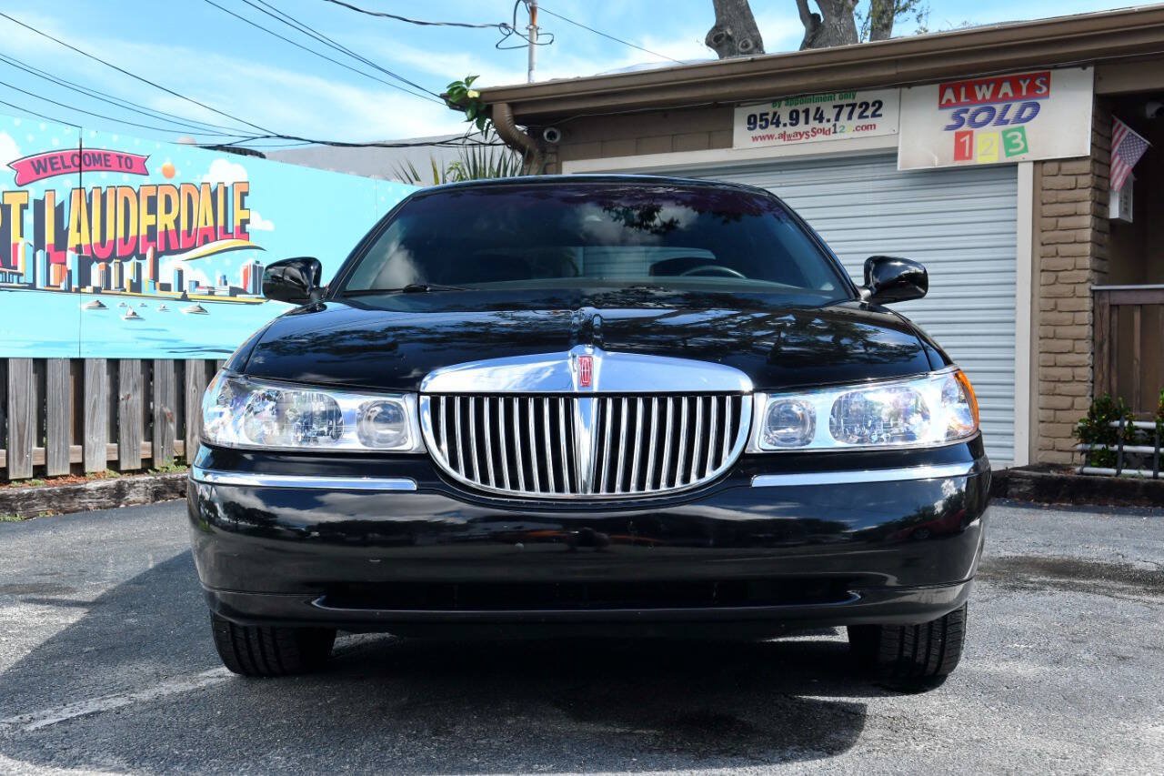 Used 1999 Lincoln Town Car Signature RWD image 3