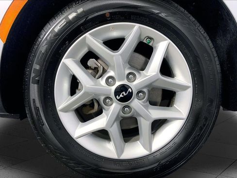 Certified 2025 Kia Soul LX w/ LX Technology Package FWD image 9