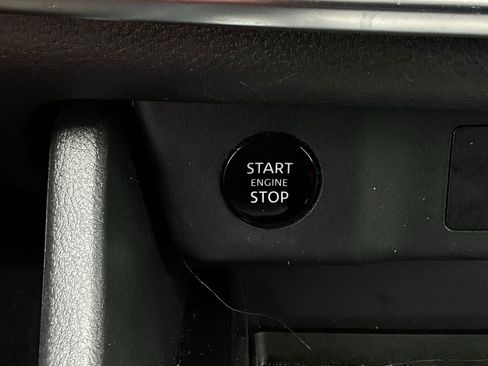 Used 2025 Nissan Rogue SV FWD image 26