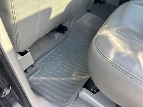 Used 2005 Chevrolet Avalanche Z71 w/ Sun And Sound Package image 37