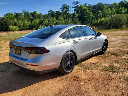 Used 2025 Honda Accord SE image 10
