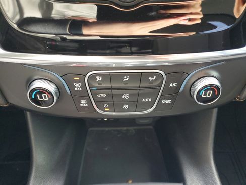 Used 2020 Chevrolet Traverse LS image 33