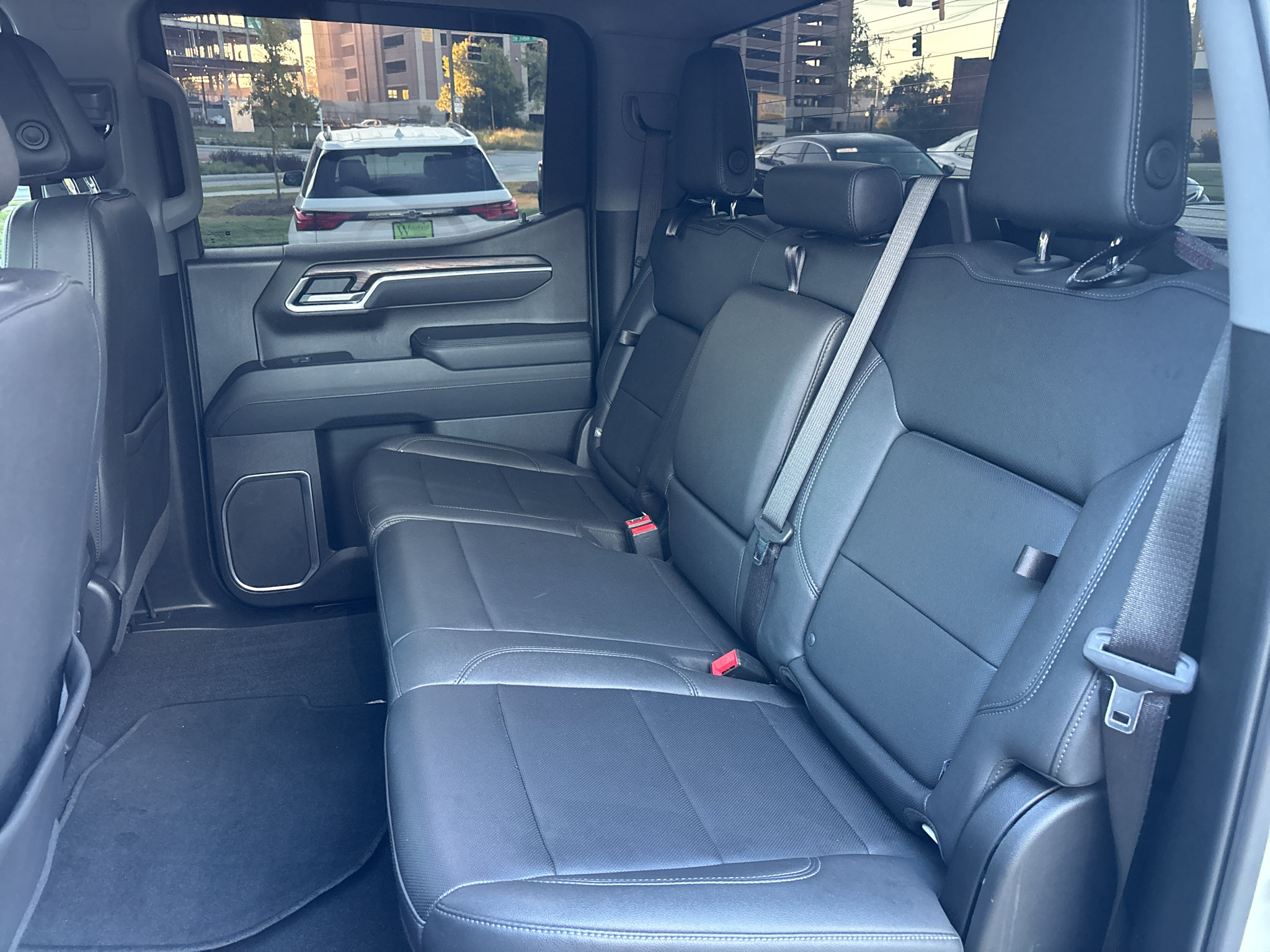 Used 2025 GMC Sierra 1500 SLT AWD/4WD image 13