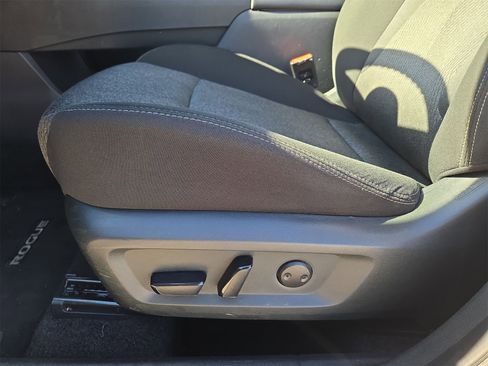 Used 2024 Nissan Rogue SV image 17