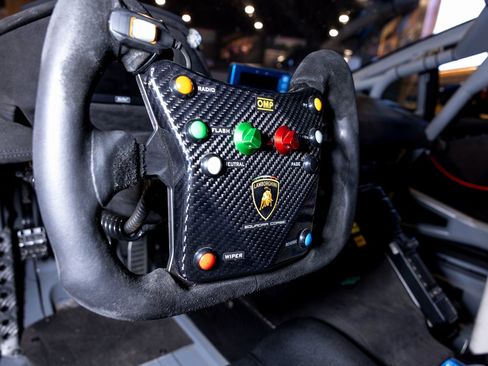 Used 2023 Lamborghini Huracan EVO image 12