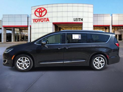 Used 2020 Chrysler Pacifica Limited image 8