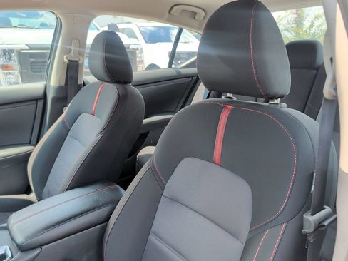 Used 2025 Nissan Sentra SR FWD image 9
