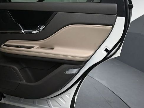 Used 2023 Lincoln Corsair AWD image 25