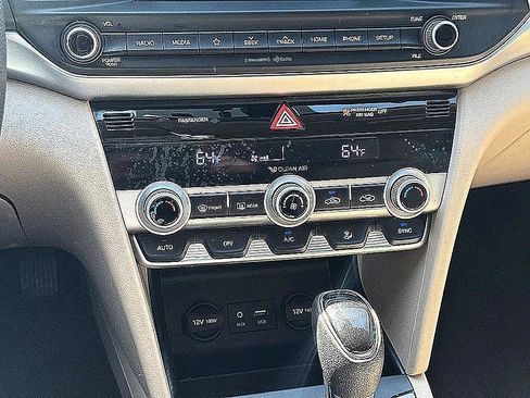 Used 2020 Hyundai Elantra SEL image 13