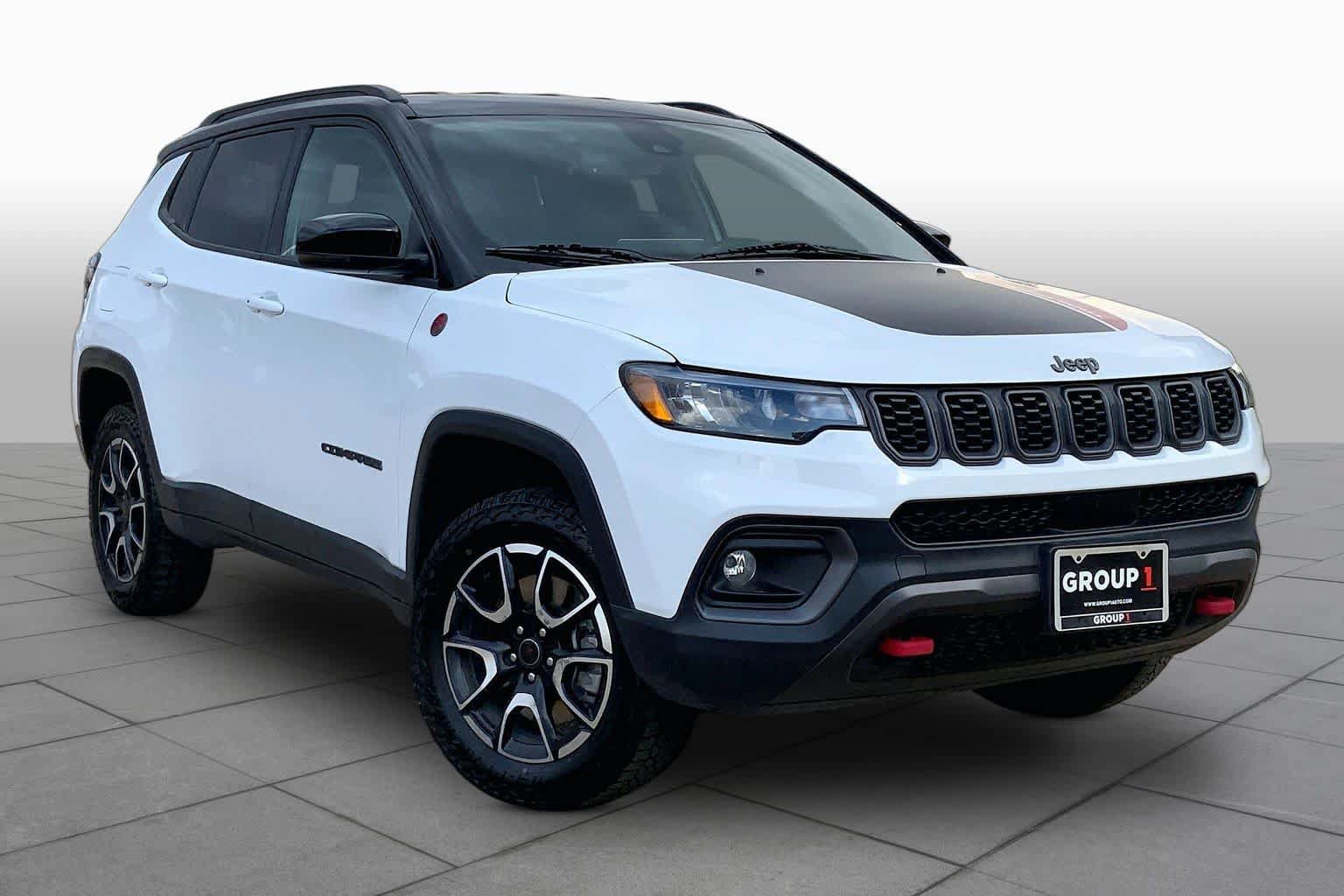 Used 2025 Jeep Compass Trailhawk AWD/4WD image 3