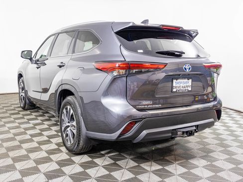Used 2023 Toyota Highlander XLE image 17