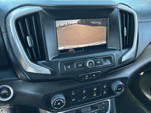 Used 2022 GMC Terrain SLE image 15