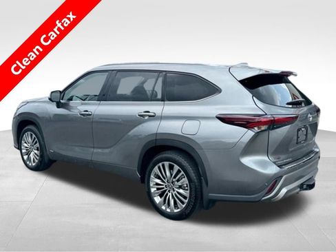 Certified 2026 Toyota Highlander Platinum AWD/4WD image 4