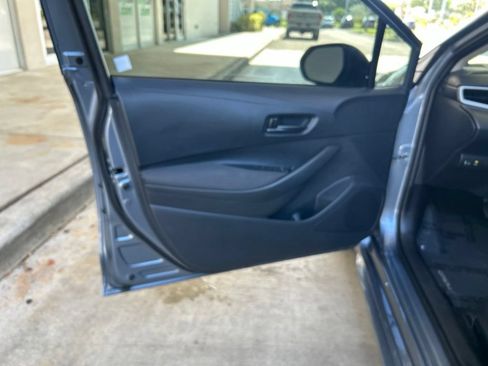 Used 2025 Toyota Corolla LE FWD image 36