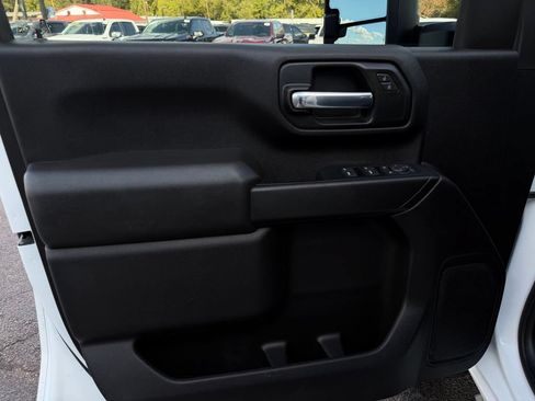 Used 2022 Chevrolet Silverado 2500 Custom w/ Custom Value Package AWD/4WD image 11