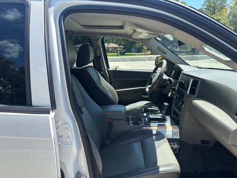 Used 2009 Jeep Grand Cherokee Laredo AWD/4WD image 21