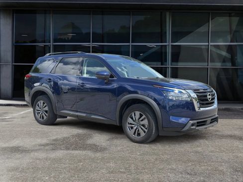 Used 2025 Nissan Pathfinder SV AWD/4WD image 1