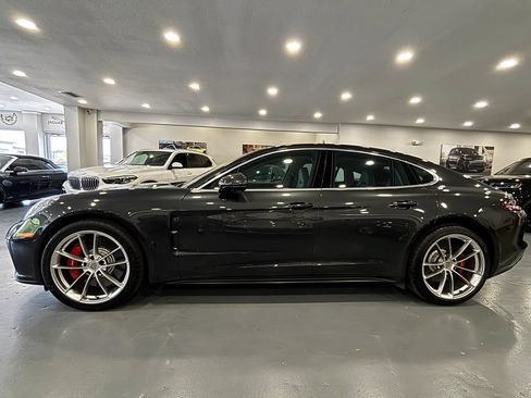 Used 2017 Porsche Panamera Turbo w/ Carbon Fiber Interior Package AWD/4WD image 4