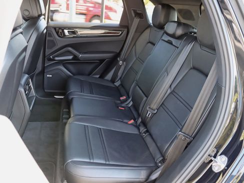 Used 2020 Porsche Cayenne Sport Utility 4D image 31
