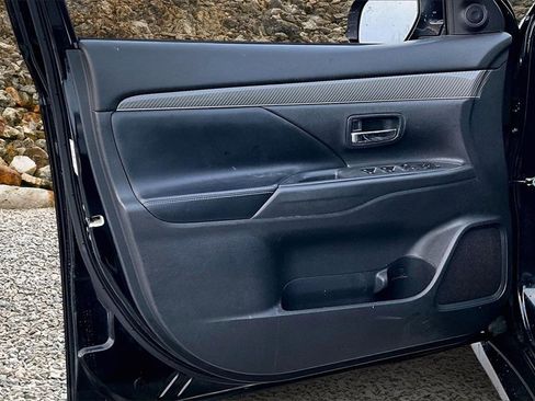 Used 2020 Mitsubishi Outlander SE image 21