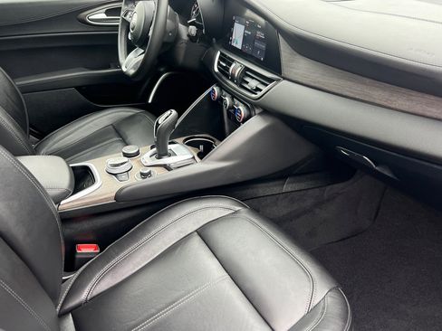 Used 2022 Alfa Romeo Giulia Ti image 15