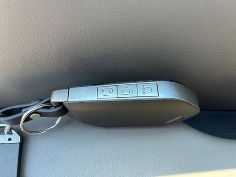 Used 2026 Kia Carnival FWD image 22