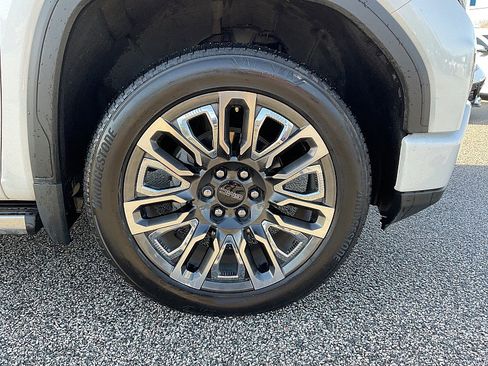 Certified 2024 GMC Sierra 1500 Denali Ultimate image 17