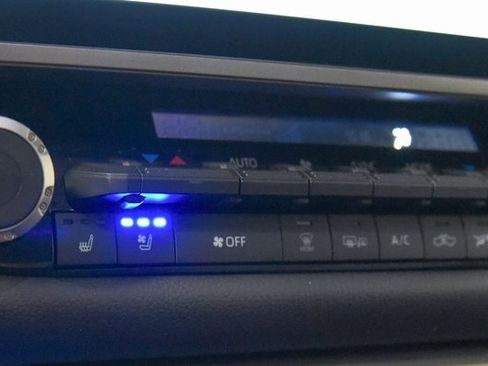 Used 2024 Toyota Tundra Limited image 25