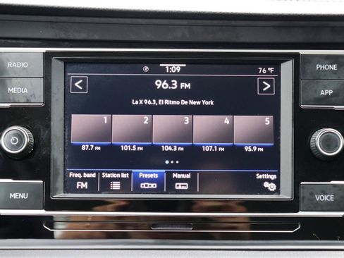 Used 2024 Volkswagen Jetta SE FWD image 28