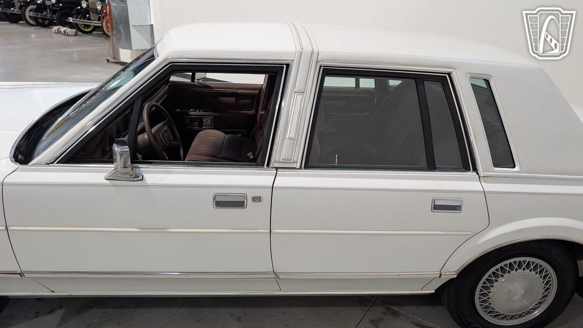 Used 1988 Lincoln Town Car RWD image 26