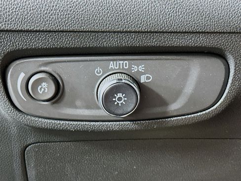 Used 2025 Buick Encore GX Preferred AWD/4WD image 17