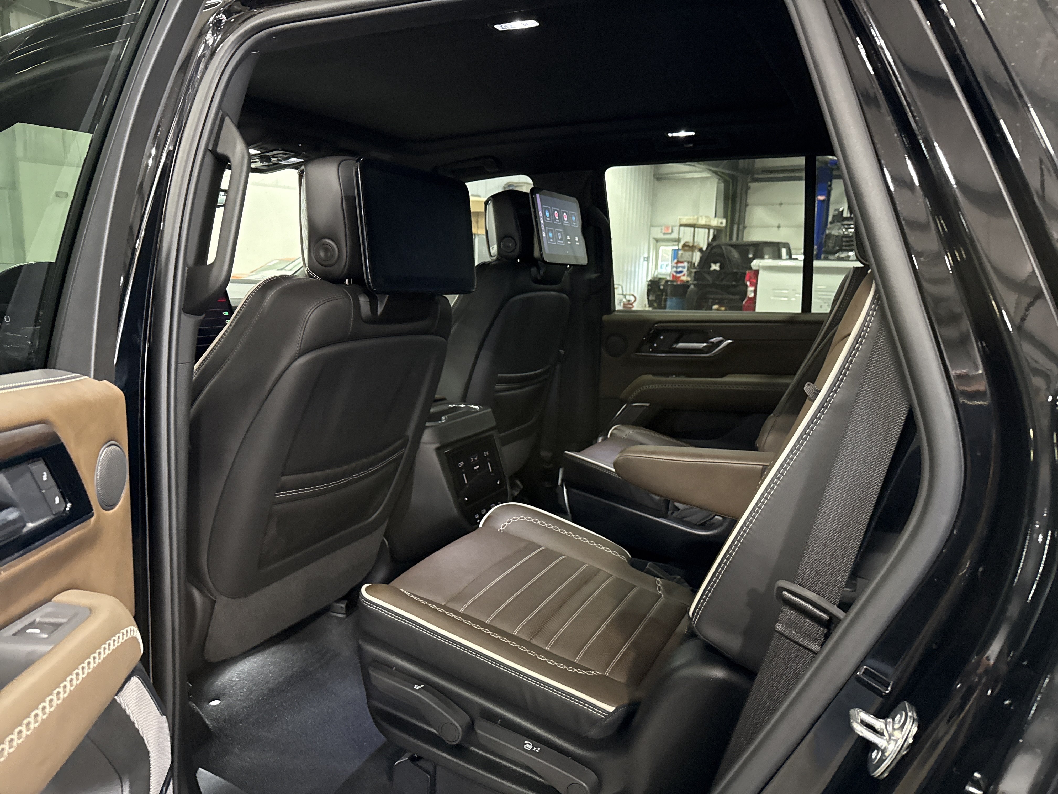 Used 2026 GMC Yukon Denali Ultimate AWD/4WD image 5